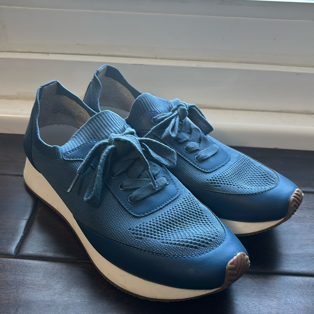 Women’s Navy Banana Republic Sneakers 8.5M